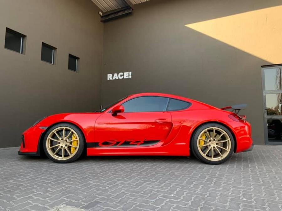  Porsche 718 Cayman GT4 by RACE! 2019 года  (фото 3 из 11)